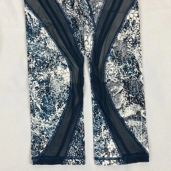 Lululemon Size 4 Never Still Crop 21" Wildwood‎ White Multi / Nocturnal Teal - Picture 8 of 14